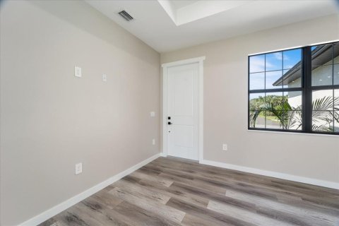 House in Port Charlotte, Florida 3 bedrooms, 121.14 sq.m. № 1670809 - photo 10