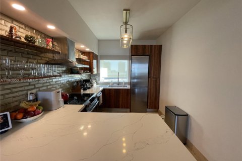 Condo in Miami, Florida, 2 bedrooms № 2027175 - photo 9