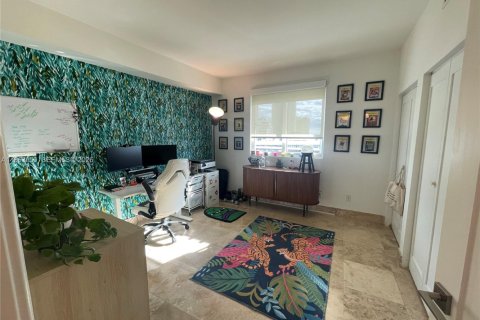Condo in Miami, Florida, 2 bedrooms № 2027175 - photo 15