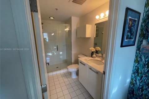Condo in Miami, Florida, 2 bedrooms № 2027175 - photo 16