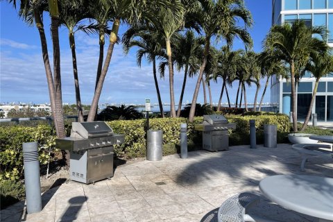 Condo in Miami, Florida, 2 bedrooms № 2027175 - photo 21