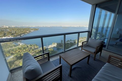 Condo in Miami, Florida, 2 bedrooms № 2027175 - photo 17