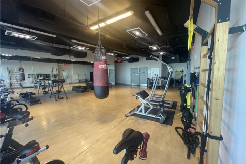 Condo in Miami, Florida, 2 bedrooms № 2027175 - photo 27