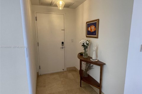 Condo in Miami, Florida, 2 bedrooms № 2027175 - photo 19