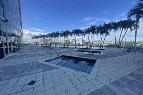 Condo in Miami, Florida, 2 bedrooms № 2027175 - photo 23