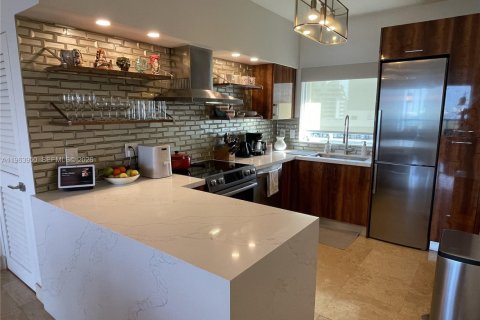Condo in Miami, Florida, 2 bedrooms № 2027175 - photo 8