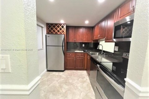 Condo in Miami, Florida, 1 bedroom  № 1809606 - photo 7