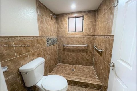 Condo in Miami, Florida, 1 bedroom  № 1809606 - photo 5