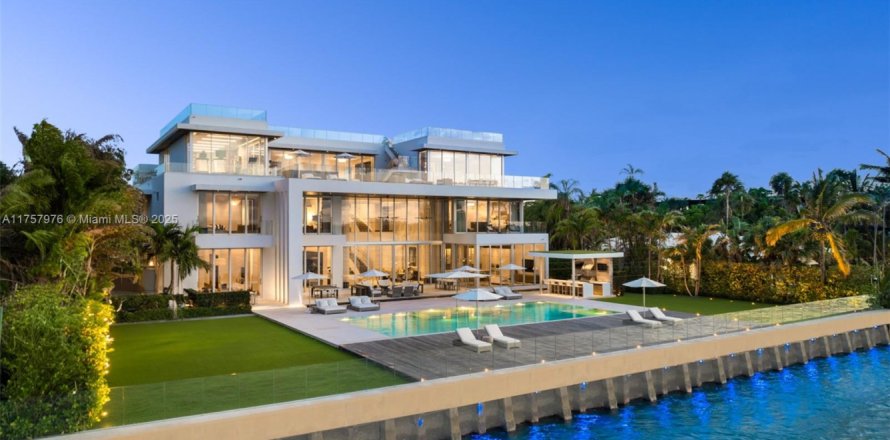 Villa ou maison à Bal Harbour, Floride 9 chambres, 2037.07 m2 № 1969485