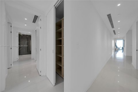 Copropriété à louer à Miami, Floride: 4 chambres, 328.5 m2 № 1938866 - photo 3