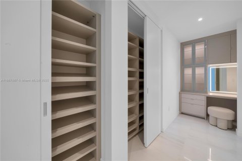 Copropriété à louer à Miami, Floride: 4 chambres, 328.5 m2 № 1938866 - photo 24