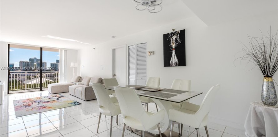 Кондоминиум с 2 спальнями в Санни-Айлс-Бич, Флорида № 2020897