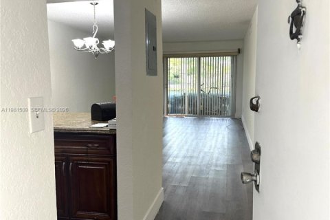 Купить кондоминиум в Майами, Флорида 2 спальни, 84.54м2, № 2043595 - фото 6