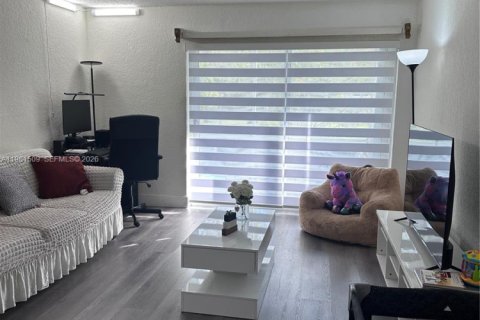 Кондоминиум с 2 спальнями в Майами, Флорида № 2043595