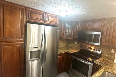 Купить кондоминиум в Майами, Флорида 2 спальни, 84.54м2, № 2043595 - фото 11