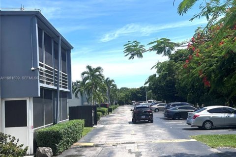 Купить кондоминиум в Майами, Флорида 2 спальни, 84.54м2, № 2043595 - фото 3