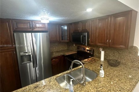 Купить кондоминиум в Майами, Флорида 2 спальни, 84.54м2, № 2043595 - фото 8