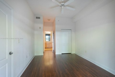 Copropriété à louer à South Miami, Floride: 2 chambres, 93.83 m2 № 1968426 - photo 9