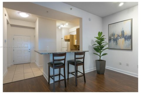 Copropriété à louer à South Miami, Floride: 2 chambres, 93.83 m2 № 1968426 - photo 2