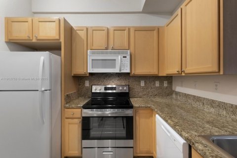 Copropriété à louer à South Miami, Floride: 2 chambres, 93.83 m2 № 1968426 - photo 13