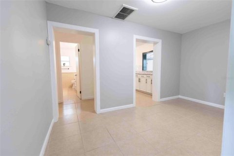 House in Summerfield, Florida 2 bedrooms, 192.21 sq.m. № 2209737 - photo 10