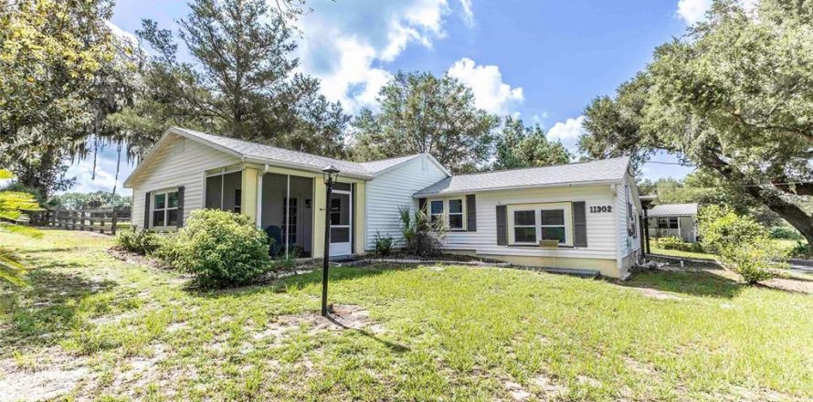 House in Summerfield, Florida 2 bedrooms, 192.21 sq.m. № 2209737