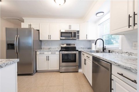 House in Summerfield, Florida 2 bedrooms, 192.21 sq.m. № 2209737 - photo 6