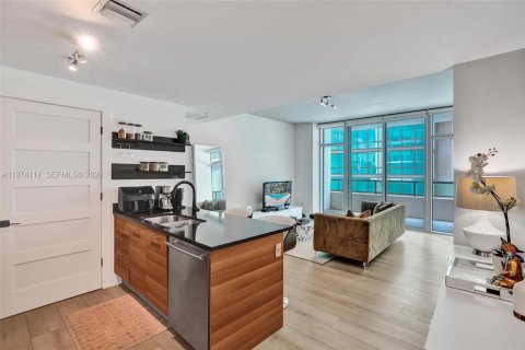 Condominio en venta en Miami, Florida, 1 dormitorio, 66.05 m2 № 2036601 - foto 2