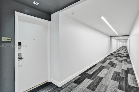 Condominio en venta en Miami, Florida, 1 dormitorio, 66.05 m2 № 2036601 - foto 25
