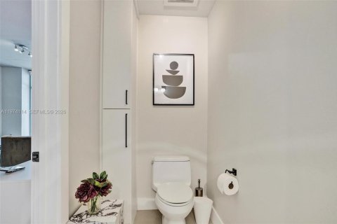 Condominio en venta en Miami, Florida, 1 dormitorio, 66.05 m2 № 2036601 - foto 16