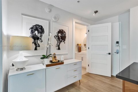 Condominio en venta en Miami, Florida, 1 dormitorio, 66.05 m2 № 2036601 - foto 13