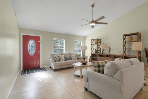 Villa ou maison à vendre à Deltona, Floride: 4 chambres, 193.98 m2 № 2388819 - photo 3
