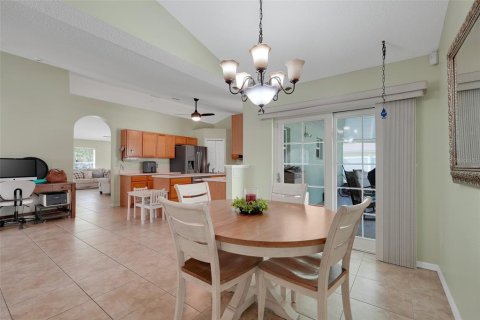 Villa ou maison à vendre à Deltona, Floride: 4 chambres, 193.98 m2 № 2388819 - photo 14