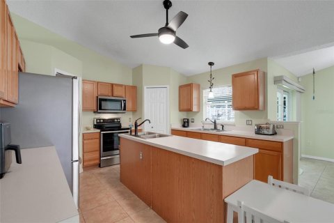 Villa ou maison à vendre à Deltona, Floride: 4 chambres, 193.98 m2 № 2388819 - photo 8