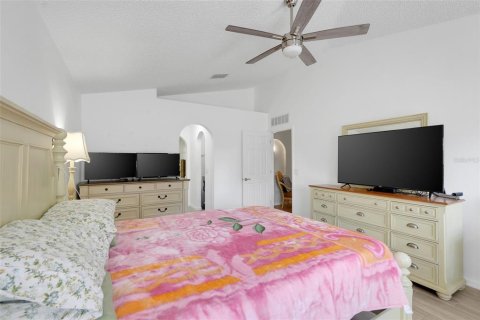 Villa ou maison à vendre à Deltona, Floride: 4 chambres, 193.98 m2 № 2388819 - photo 16