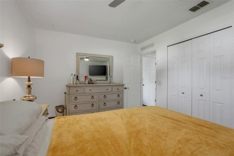 Villa ou maison à vendre à Deltona, Floride: 4 chambres, 193.98 m2 № 2388819 - photo 25