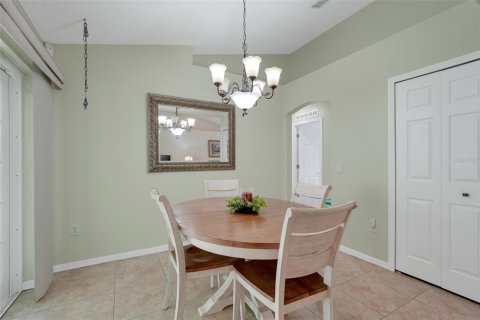 Villa ou maison à vendre à Deltona, Floride: 4 chambres, 193.98 m2 № 2388819 - photo 15