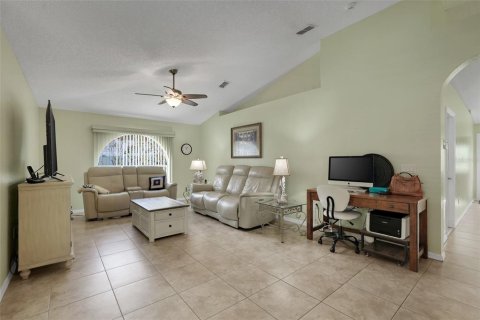 Villa ou maison à vendre à Deltona, Floride: 4 chambres, 193.98 m2 № 2388819 - photo 12