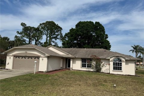 House in Port Orange, Florida 3 bedrooms, 175.49 sq.m. № 1648701 - photo 1