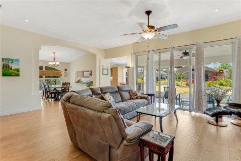 House in Port Orange, Florida 4 bedrooms, 208.75 sq.m. № 1603283 - photo 8