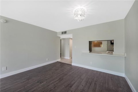 Copropriété à vendre à Lauderhill, Floride: 2 chambres, 102.19 m2 № 2193435 - photo 12