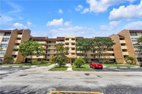 Copropriété à vendre à Lauderhill, Floride: 2 chambres, 102.19 m2 № 2193435 - photo 2