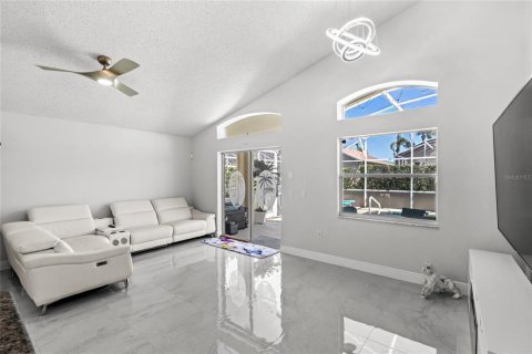 House in Davenport, Florida 4 bedrooms, 142.23 sq.m. № 1591342 - photo 6