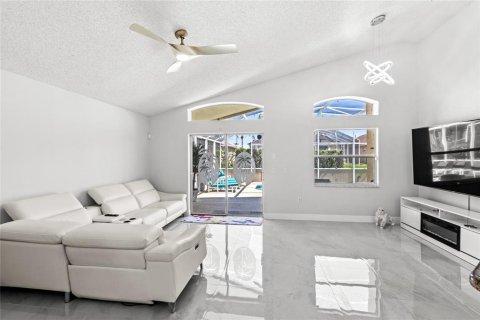 House in Davenport, Florida 4 bedrooms, 142.23 sq.m. № 1591342 - photo 7