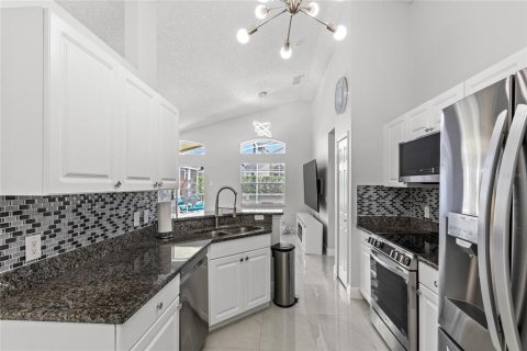 House in Davenport, Florida 4 bedrooms, 142.23 sq.m. № 1591342 - photo 9