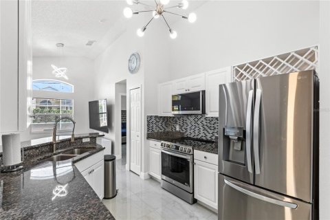 House in Davenport, Florida 4 bedrooms, 142.23 sq.m. № 1591342 - photo 10