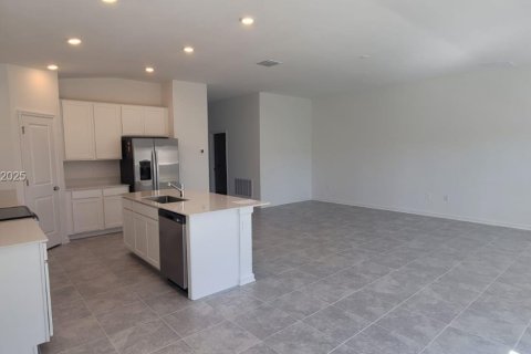 Casa en alquiler en Davenport, Florida, 4 dormitorios № 2054839 - foto 7