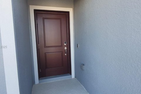 Casa en alquiler en Davenport, Florida, 4 dormitorios № 2054839 - foto 3