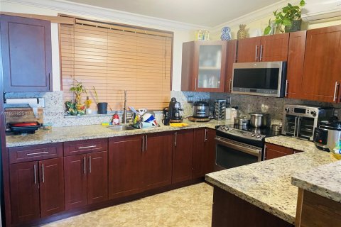 House in Miami Gardens, Florida 5 bedrooms, 138.8 sq.m. № 1748257 - photo 9