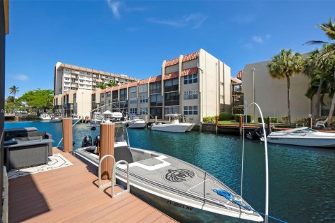 Copropriété à vendre à Pompano Beach, Floride: 2 chambres, 96.15 m2 № 2041944 - photo 3